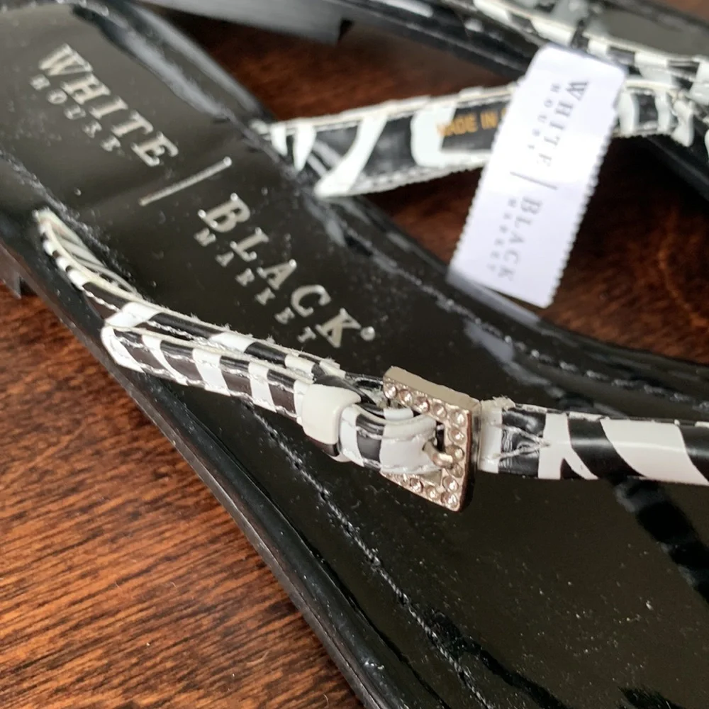 NWT WHITE HOUSE | BLACK MARKET Animal Print Thong Sandals Size 7
